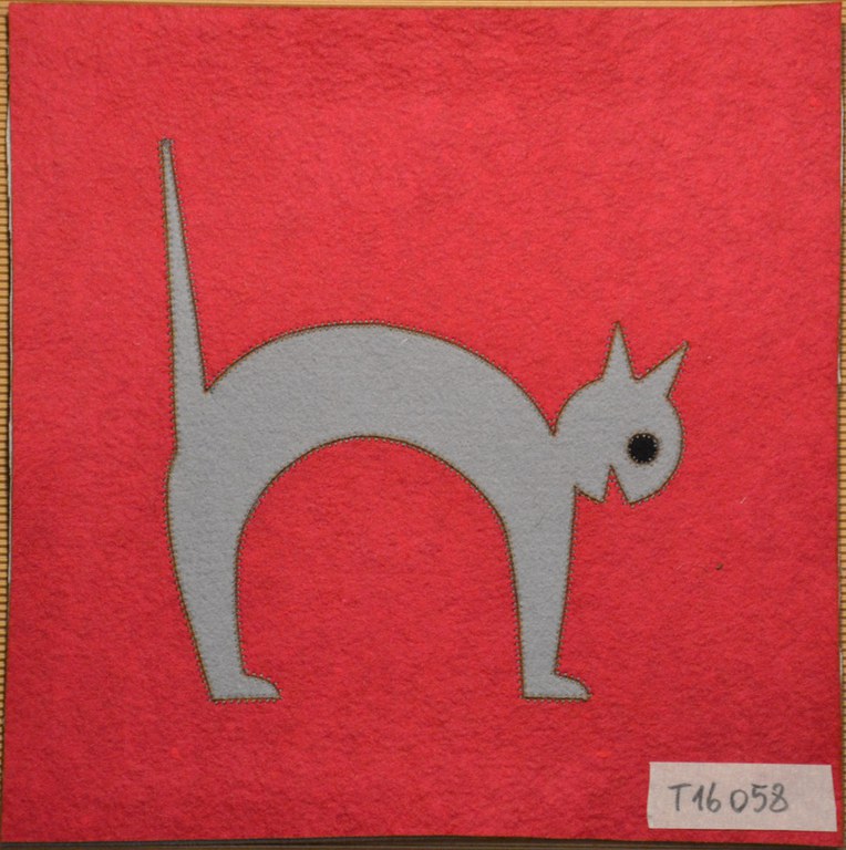 T16058 - Gatto inarcato - 24 x 24 cm