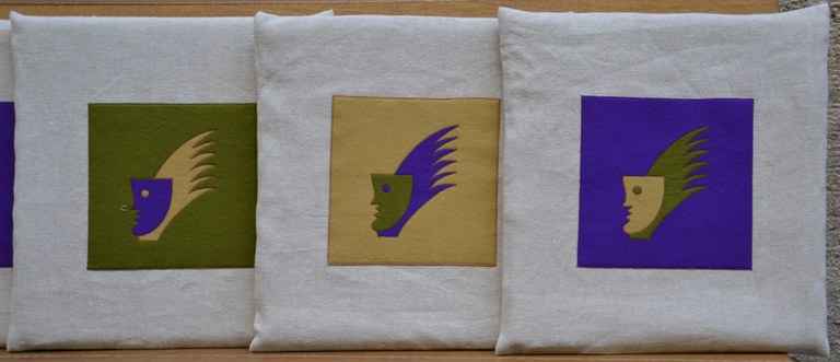 tre  cuscini testa fiamma